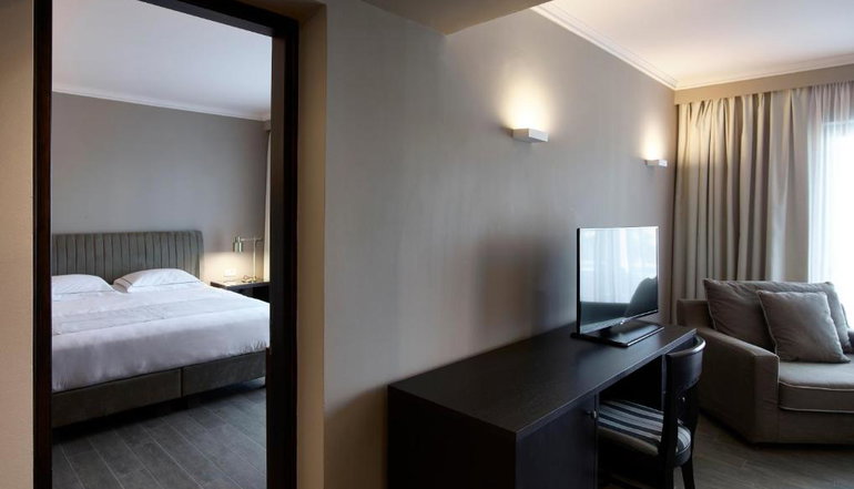 5* Pelagos Suites Hotel