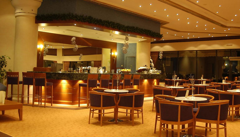 5* Ramada Plaza by Wyndham Thraki