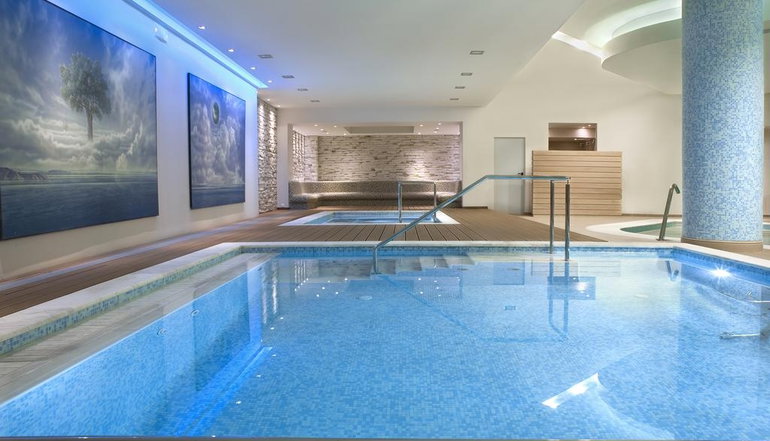 5* Ramada Plaza by Wyndham Thraki