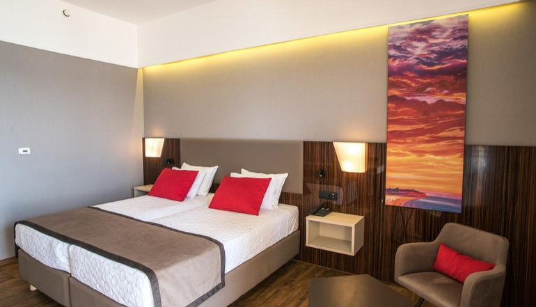 5* Ramada Plaza by Wyndham Thraki