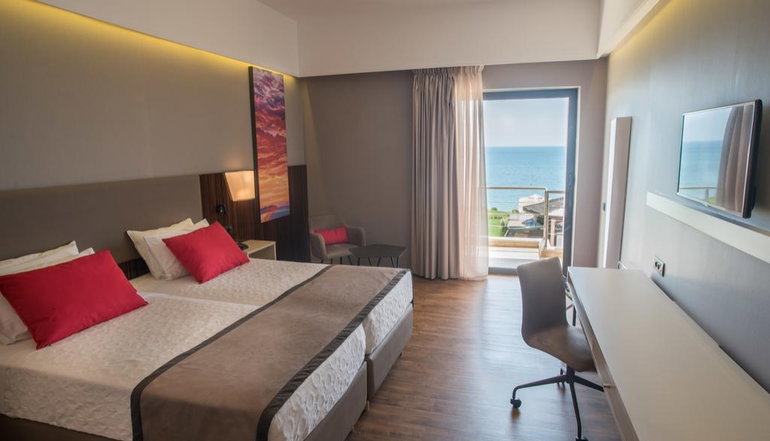 5* Ramada Plaza by Wyndham Thraki