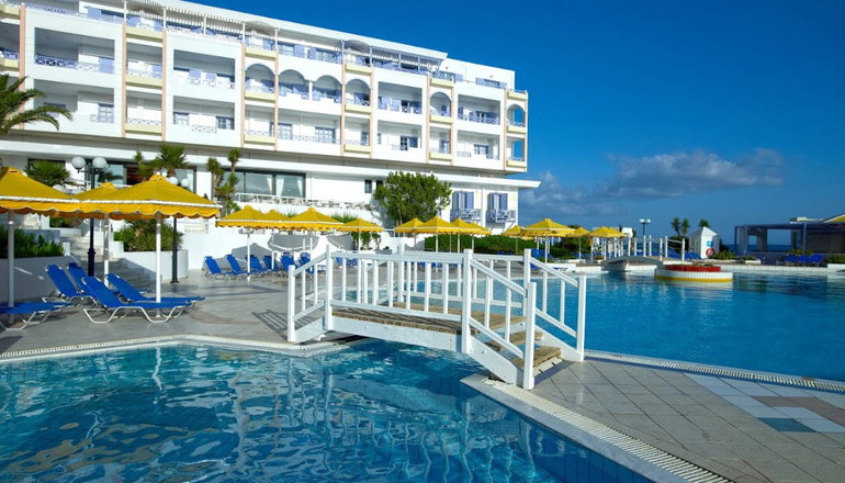 5* Serita Beach Hotel