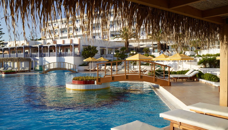 5* Serita Beach Hotel
