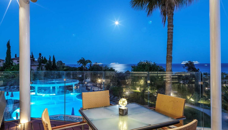 5* St Raphael Resort