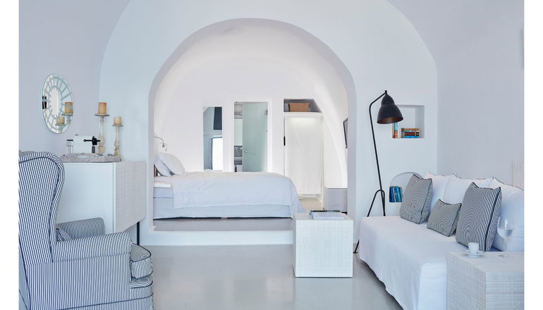 5* Sun Rocks Santorini