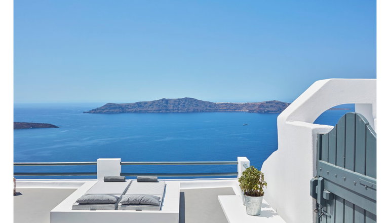 5* Sun Rocks Santorini