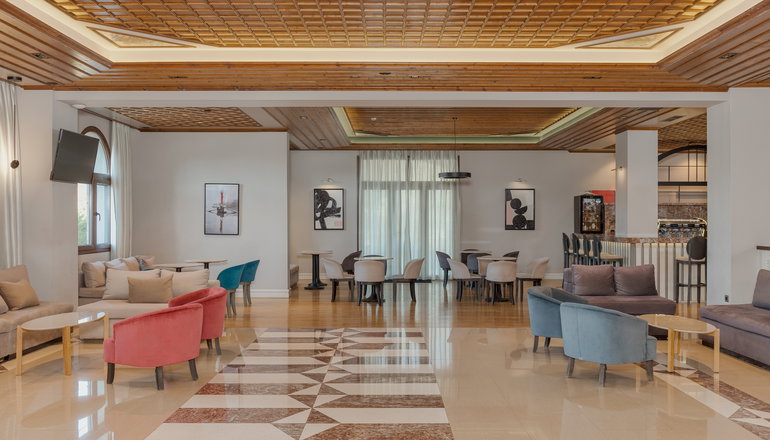 5* The Lake Hotel