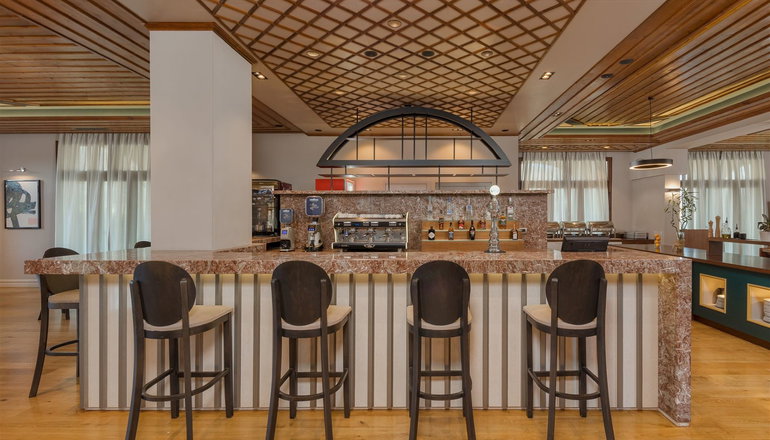 5* The Lake Hotel