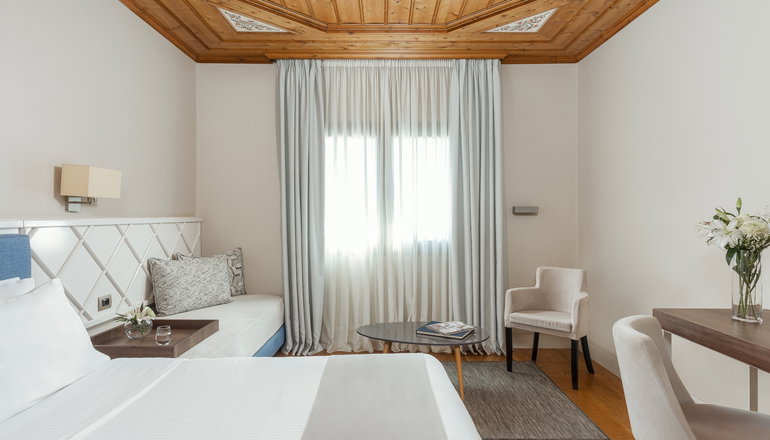 5* The Lake Hotel