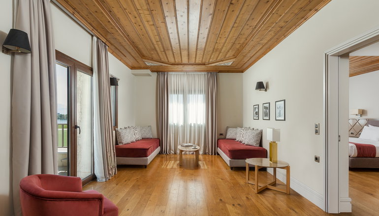 5* The Lake Hotel