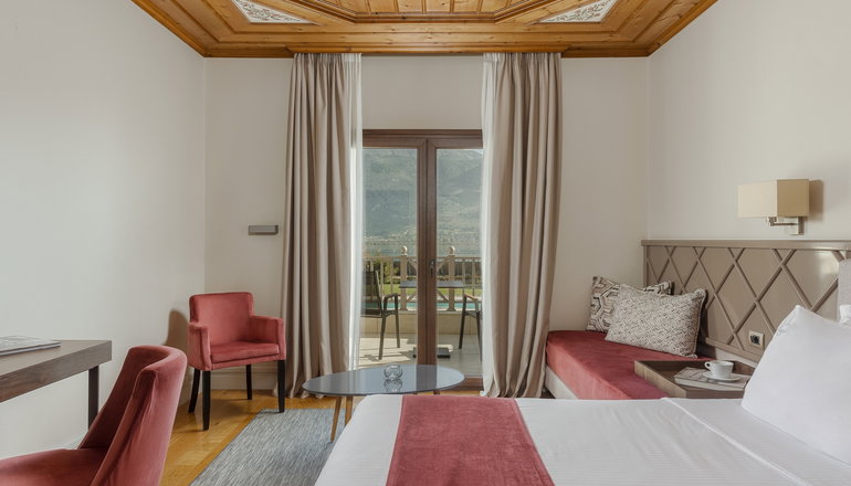 5* The Lake Hotel