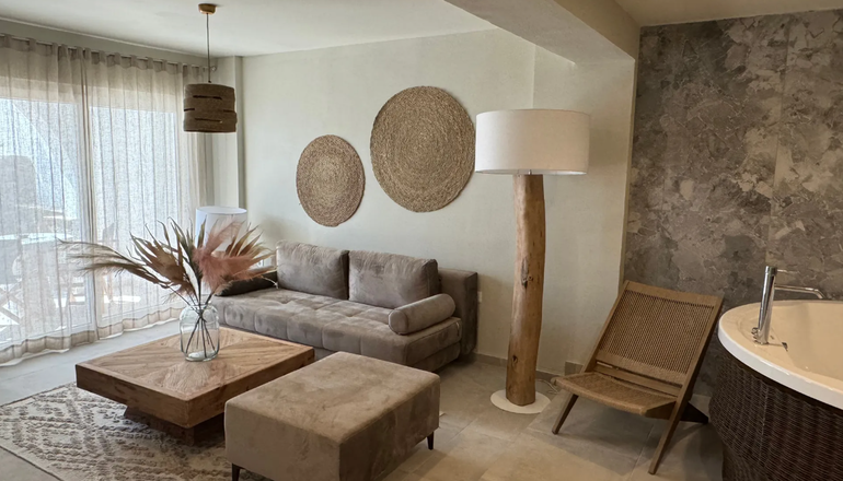 5* The Noverian Bios Santorini Vegan Vegetarian Boutique Hotel - Φηρά, Σαντορίνη