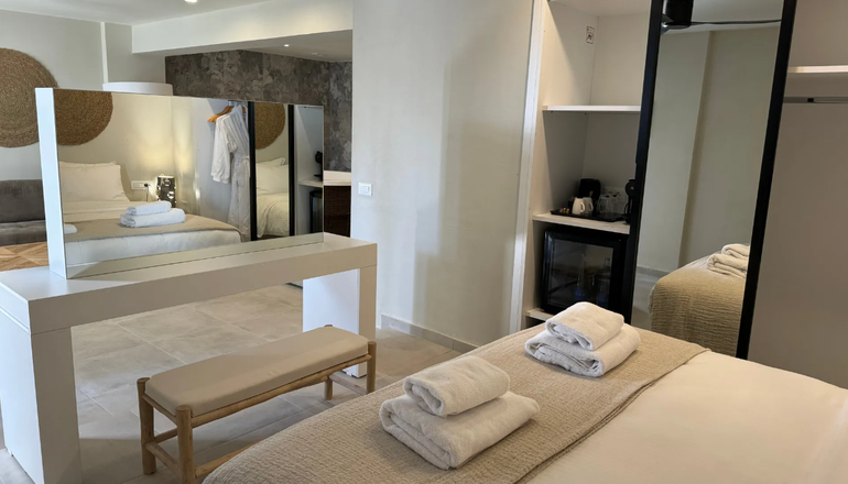 5* The Noverian Bios Santorini Vegan Vegetarian Boutique Hotel - Φηρά, Σαντορίνη