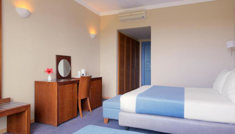 5* Lakitira Suites