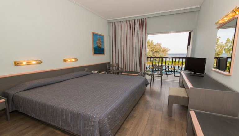 4* Golden Coast Hotel