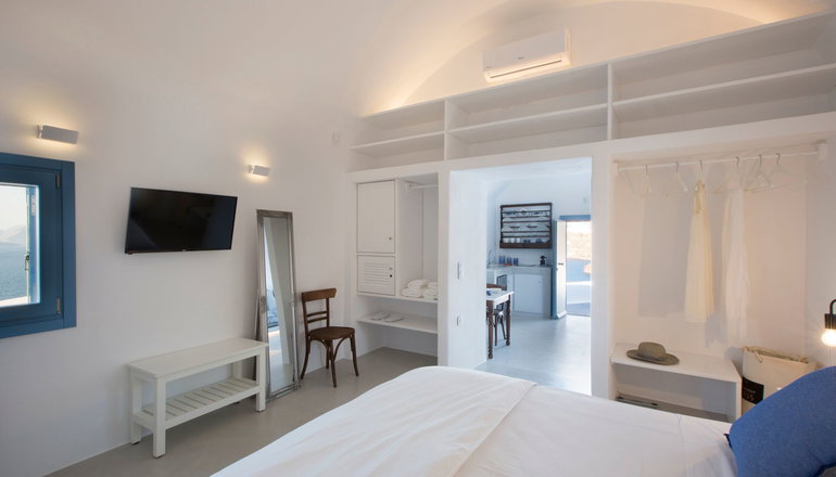 5* Akrotiri Cove