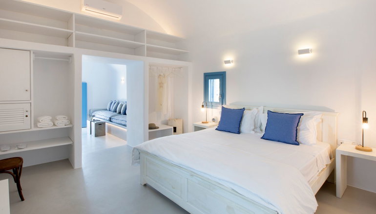 5* Akrotiri Cove