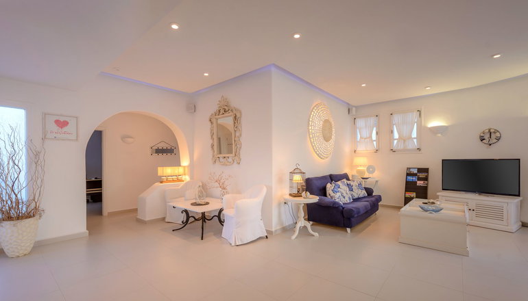 4* Aspalathras White Hotel Folegandros