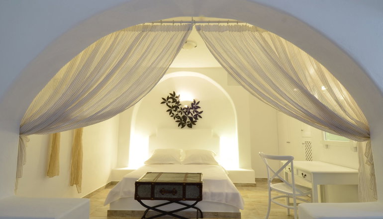 4* Aspalathras White Hotel Folegandros