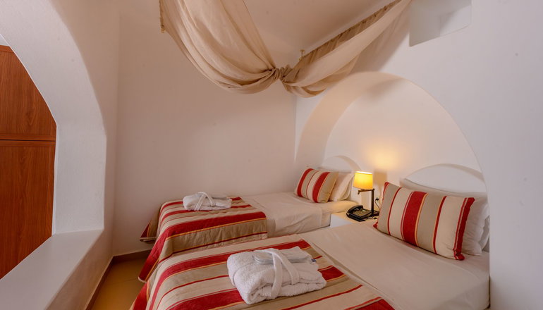 4* Aspalathras White Hotel Folegandros
