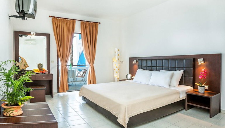 Dolphin Beach Hotel