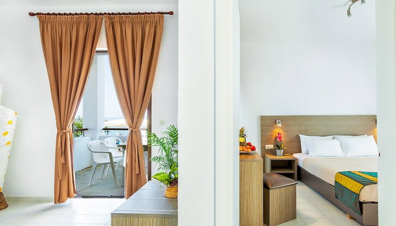 Dolphin Beach Hotel