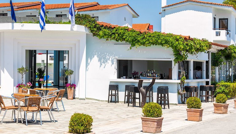 Dolphin Beach Hotel