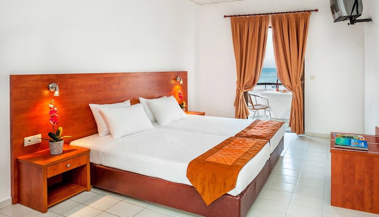 Dolphin Beach Hotel