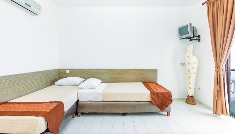 Dolphin Beach Hotel
