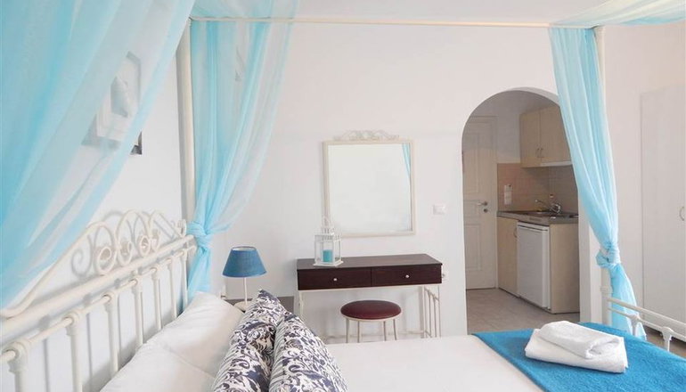 Dolphin Kastraki Studios & Apartments