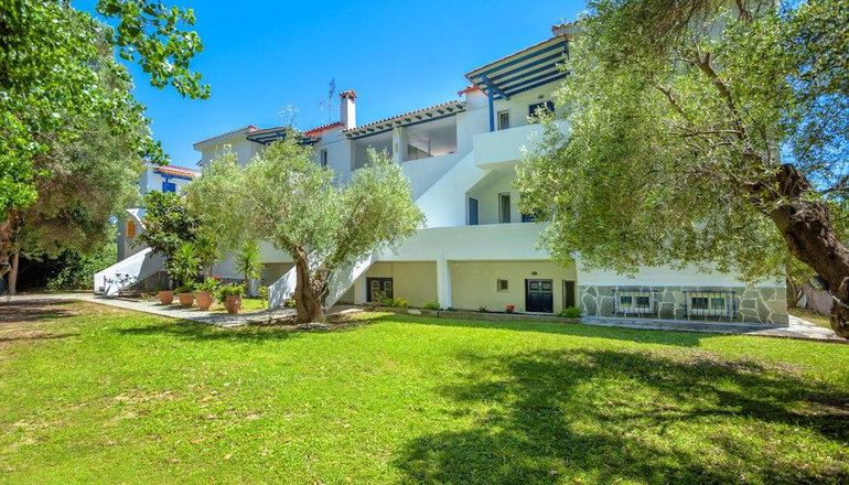 Faros Apartments