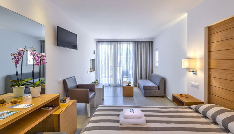 4* Happy Days Hotel