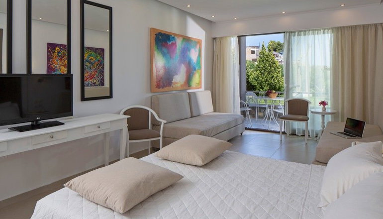 5* Kassandra Bay Resort, Suites & SPA