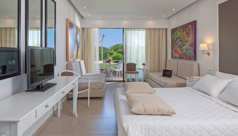 5* Kassandra Bay Resort, Suites & SPA