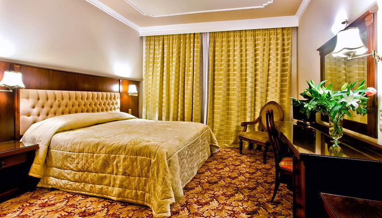 4* Kouros Hotel