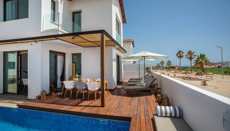 Louis Chris Le Mare Villa
