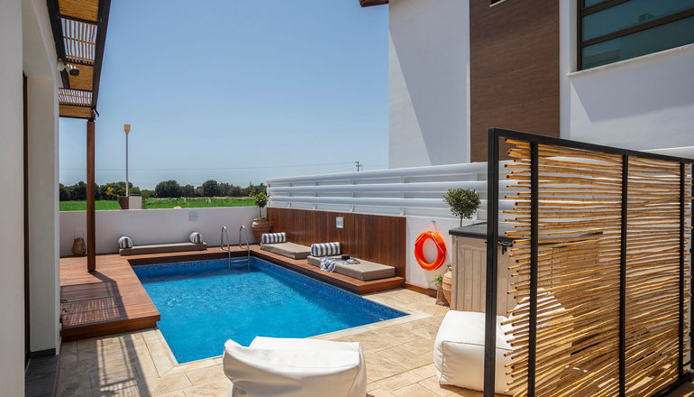 Louis Chris Le Mare Villa