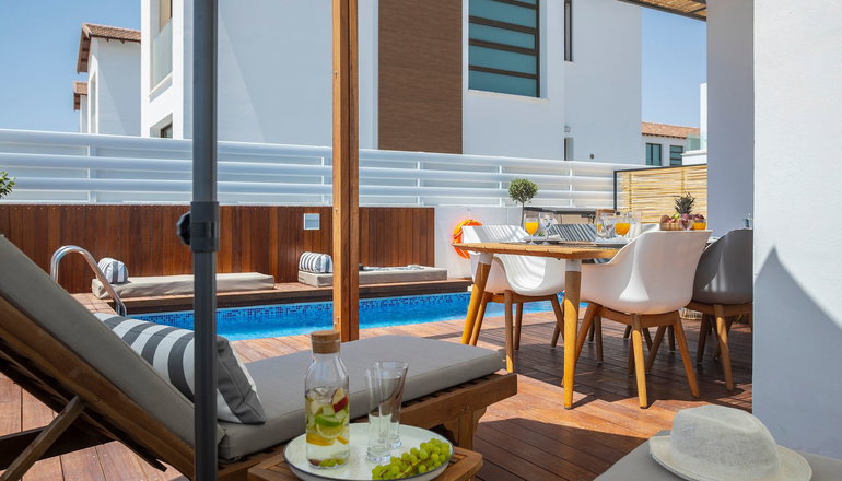 Louis Chris Le Mare Villa