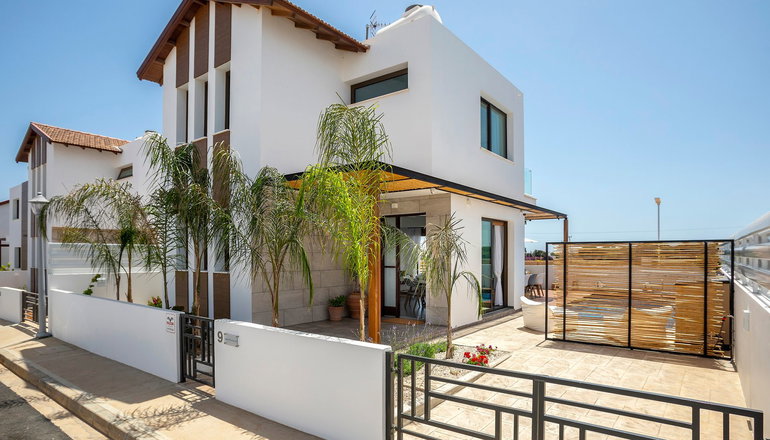 Louis Chris Le Mare Villa