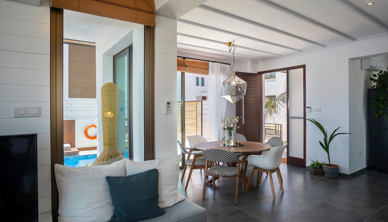 Louis Chris Le Mare Villa