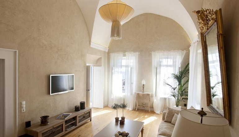 Oia Mansion
