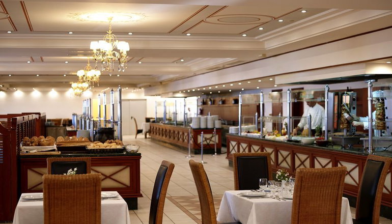 5* Roda Beach Resort & Spa
