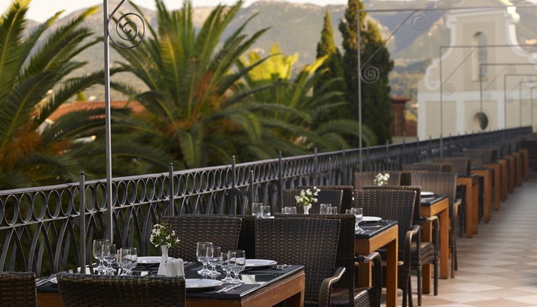 5* Roda Beach Resort & Spa