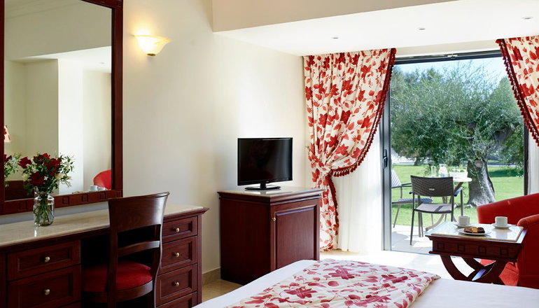 5* Roda Beach Resort & Spa