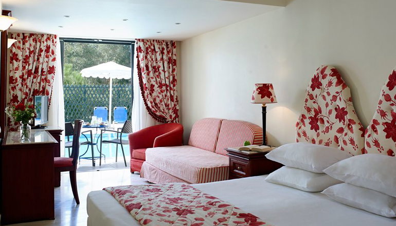 5* Roda Beach Resort & Spa