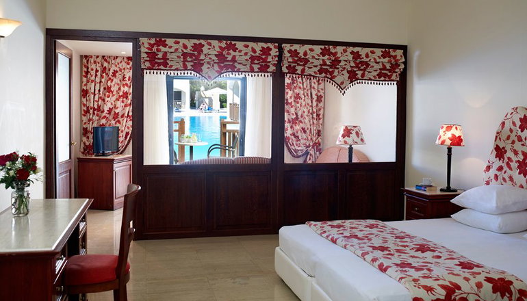 5* Roda Beach Resort & Spa