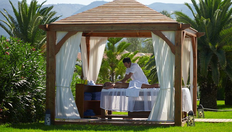 5* Roda Beach Resort & Spa