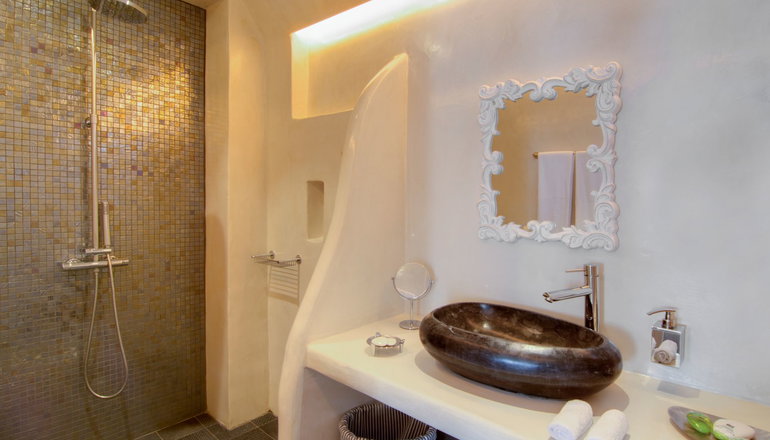 4* Santorini Secret Premium