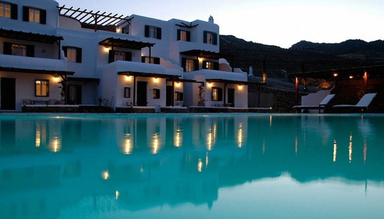 Yakinthos Residence