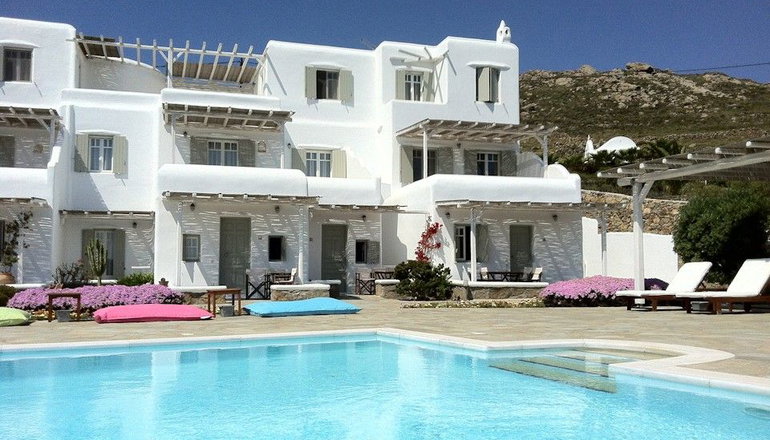 Yakinthos Residence
